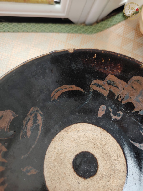 古玩陶瓷黑釉鐵銹花葵口碗真品鑒賞圖