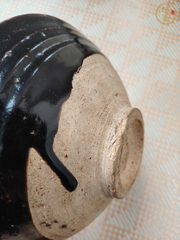 古玩陶瓷黑釉鐵銹花葵口碗真品鑒賞圖