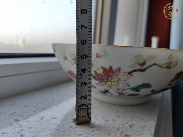 古玩陶瓷粉彩花卉碗真品鑒賞圖