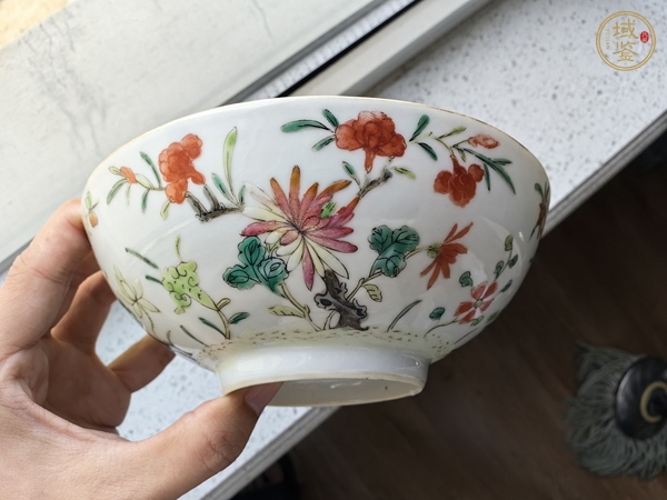 古玩陶瓷粉彩花卉碗真品鑒賞圖