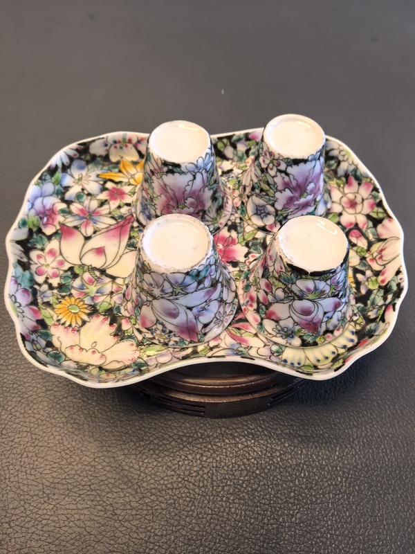古玩陶瓷民國·墨地粉彩百花不落地紋杯、盤托一組拍賣,當前價格1500元