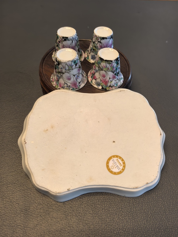 古玩陶瓷民國·墨地粉彩百花不落地紋杯、盤托一組拍賣,當前價格1500元