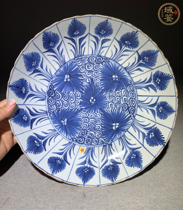 古玩陶瓷花卉紋青花盤真品鑒賞圖