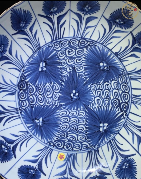 古玩陶瓷花卉紋青花盤真品鑒賞圖