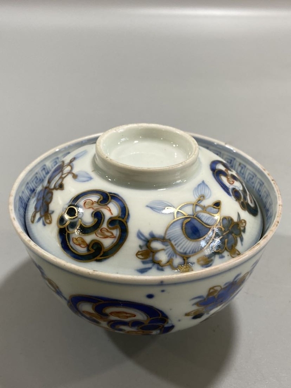 古玩轉賣民國青花礬紅描金蓋碗茶盞拍賣，當前價格0元