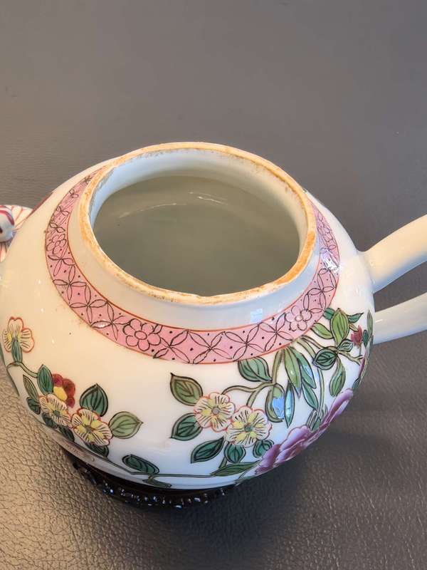 古玩陶瓷雍正粉彩倒枝花卉紋紋茶壺拍賣，當前價格7980元