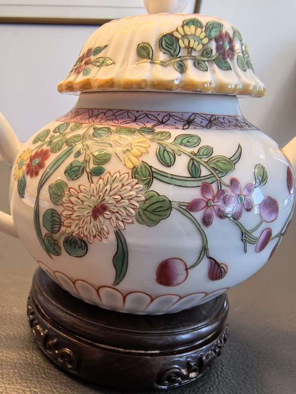 古玩陶瓷雍正粉彩倒枝花卉紋紋茶壺拍賣，當前價格7980元
