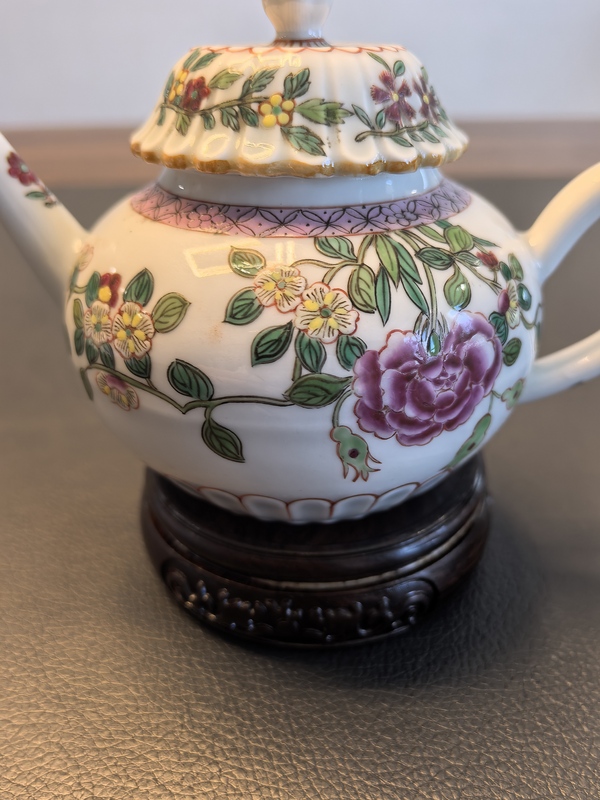 古玩陶瓷雍正粉彩倒枝花卉紋紋茶壺拍賣，當前價格7980元