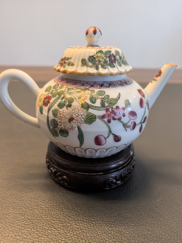古玩陶瓷雍正粉彩倒枝花卉紋紋茶壺拍賣，當前價格7980元