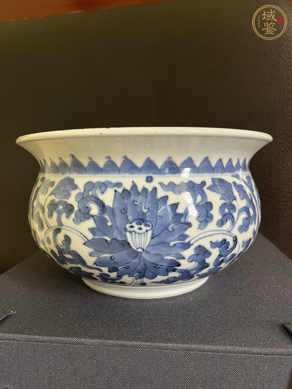 古玩陶瓷青花纏枝蓮紋香爐，疑似復窯真品鑒賞圖