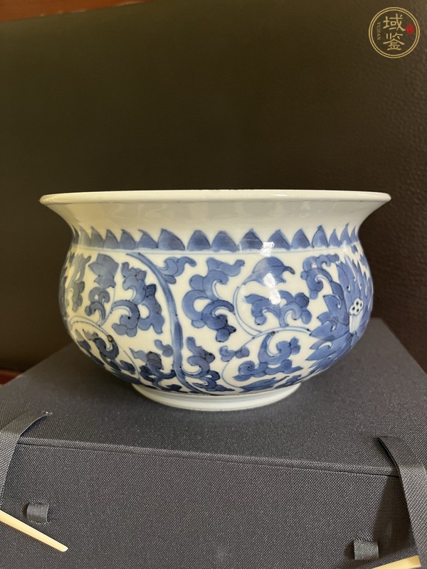 古玩陶瓷青花纏枝蓮紋香爐，疑似復窯真品鑒賞圖