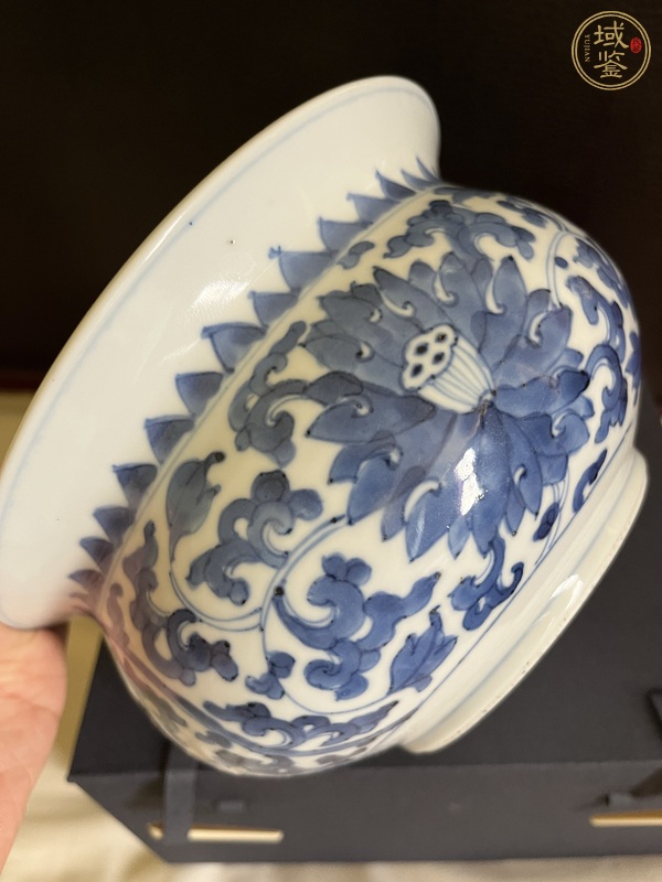 古玩陶瓷青花纏枝蓮紋香爐，疑似復窯真品鑒賞圖