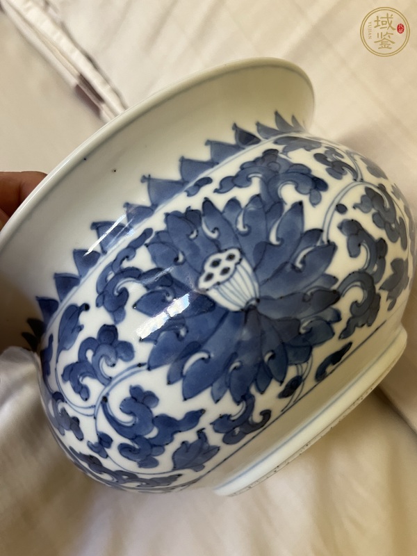 古玩陶瓷青花纏枝蓮紋香爐，疑似復窯真品鑒賞圖