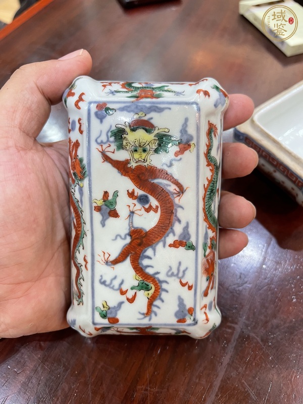 古玩青花五彩龍紋蓋盒真品鑒賞圖