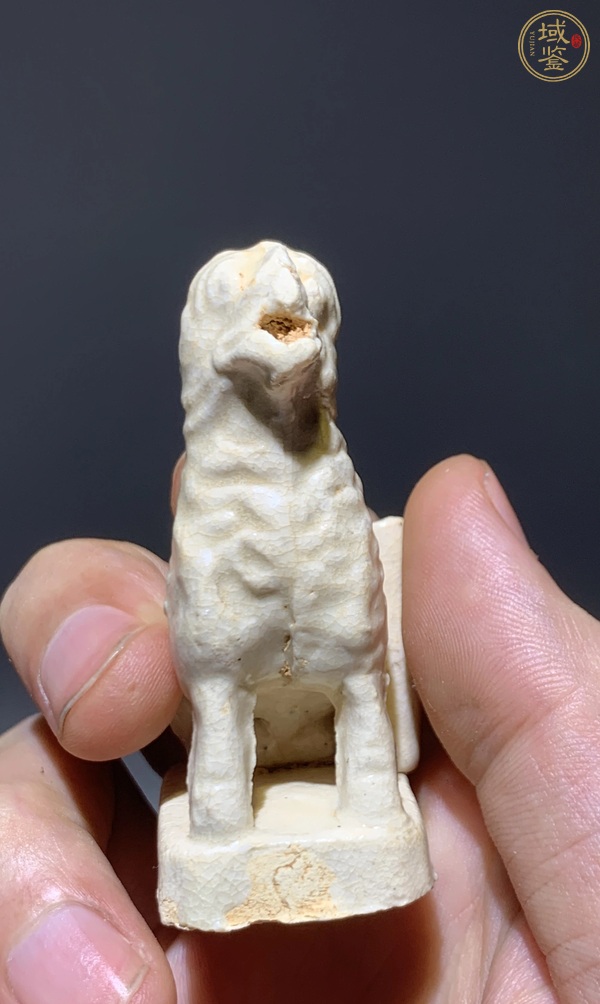古玩陶瓷明代德化窯白釉瑞獸香插真品鑒賞圖
