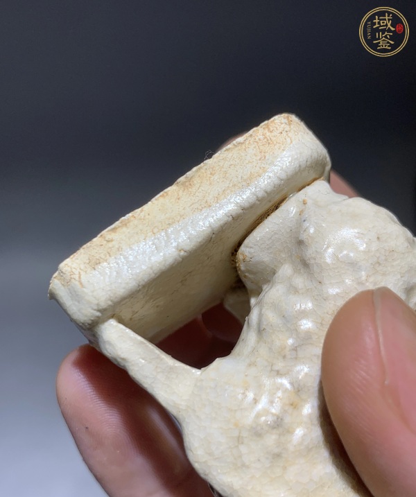 古玩陶瓷明代德化窯白釉瑞獸香插真品鑒賞圖