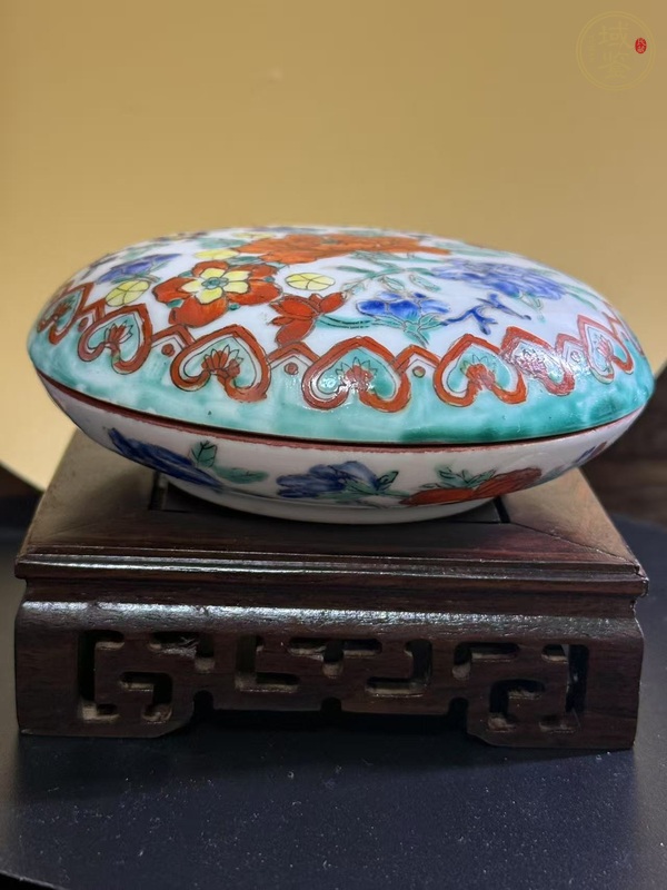 古玩陶瓷花卉紋印泥盒真品鑒賞圖