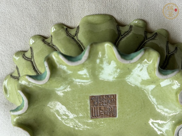 古玩陶瓷花口盤真品鑒賞圖