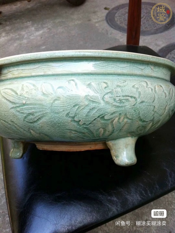 古玩陶瓷龍泉青瓷刻花香爐真品鑒賞圖
