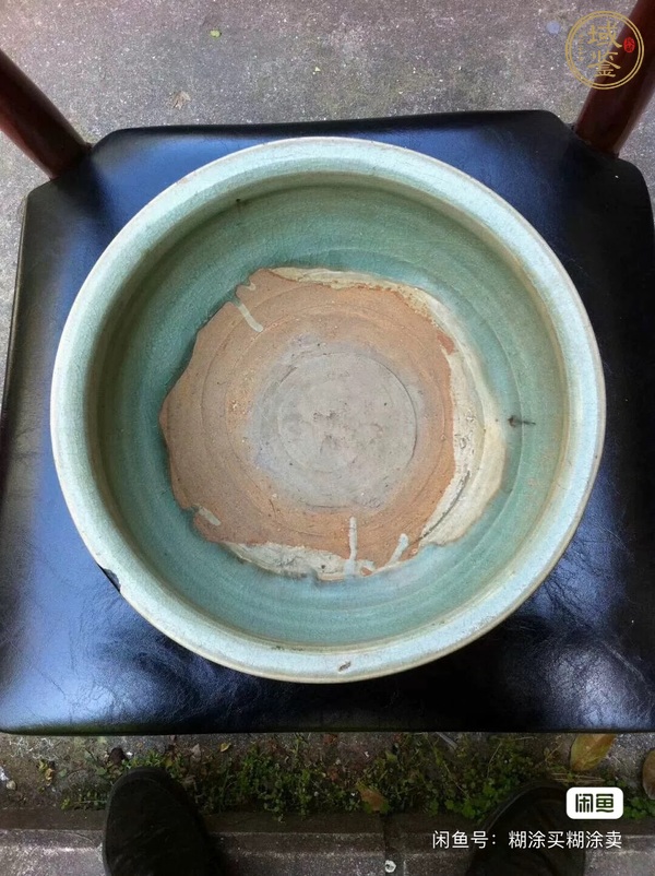 古玩陶瓷龍泉青瓷刻花香爐真品鑒賞圖