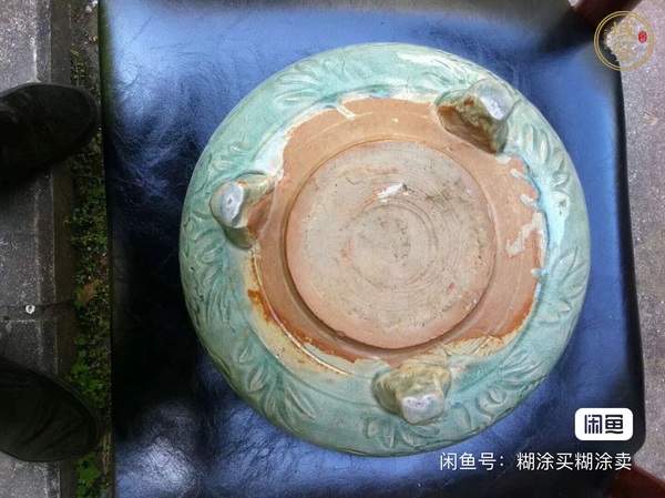 古玩陶瓷龍泉青瓷刻花香爐真品鑒賞圖