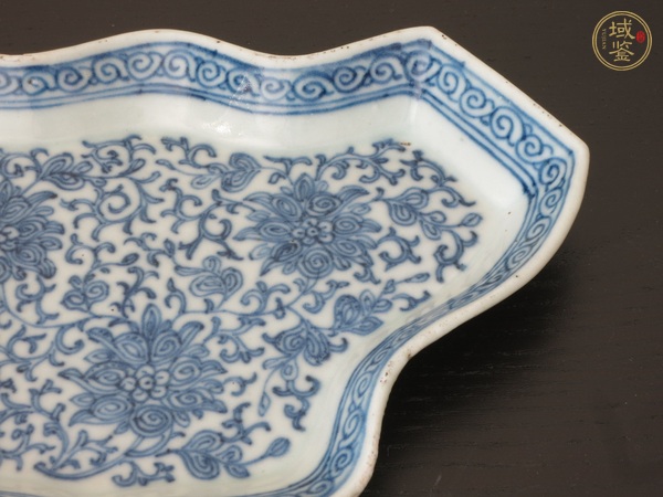 古玩陶瓷青花纏枝花紋盤真品鑒賞圖