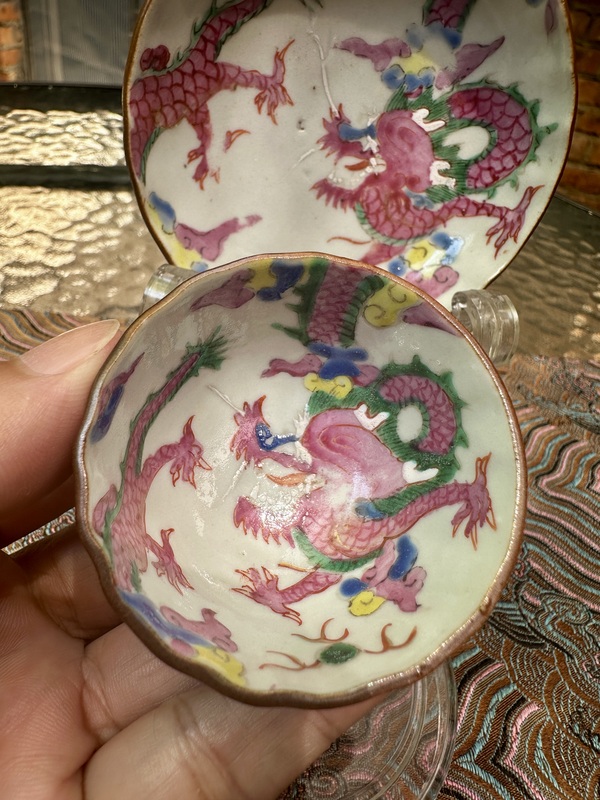 古玩陶瓷雍正外紫金釉內(nèi)粉彩過墻龍花口杯碟套拍賣，當(dāng)前價(jià)格7888元