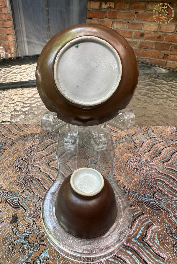 古玩陶瓷外紫金釉內粉彩杯盤真品鑒賞圖