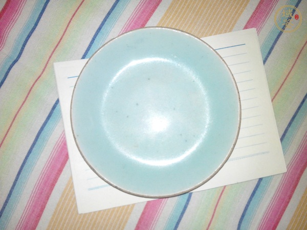 古玩陶瓷豆青釉盤真品鑒賞圖