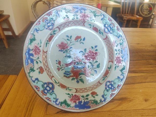 古玩陶瓷博古花卉紋粉彩盤真品鑒賞圖
