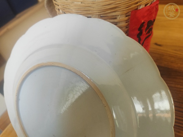 古玩陶瓷樓臺(tái)亭閣山水紋粉彩盤真品鑒賞圖