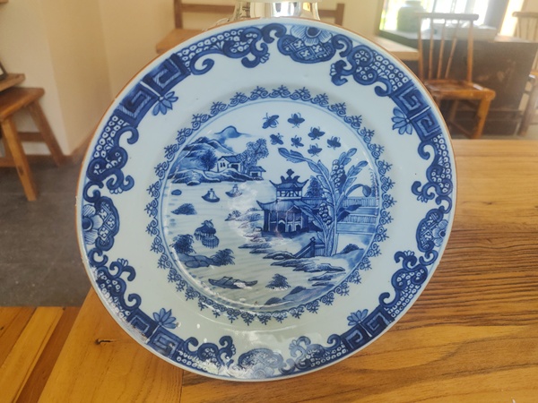 古玩轉賣樓臺亭閣山水紋青花盤拍賣，當前價格688元