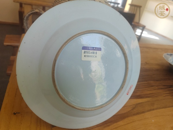 古玩陶瓷樓臺亭閣山水紋青花盤真品鑒賞圖
