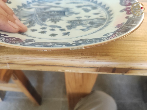 古玩陶瓷樓臺亭閣山水紋青花盤真品鑒賞圖