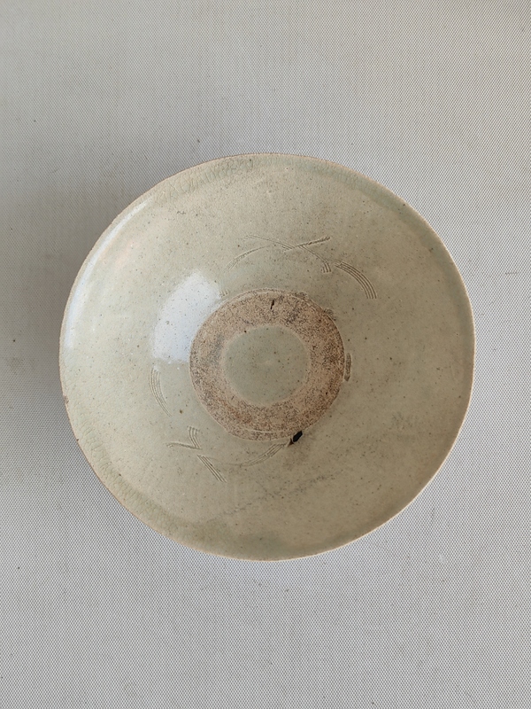 古玩轉(zhuǎn)賣(mài)青白釉刻花斗笠碗拍賣(mài)，當(dāng)前價(jià)格4000元