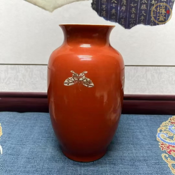 古玩陶瓷珊瑚紅粉彩花卉紋撇口瓶真品鑒賞圖