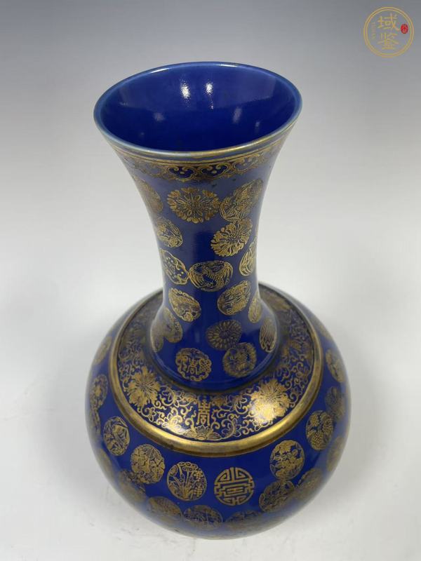 古玩陶瓷祭藍釉描金皮球花瓶真品鑒賞圖