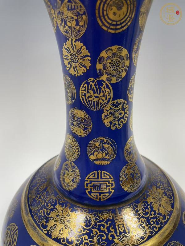 古玩陶瓷祭藍釉描金皮球花瓶真品鑒賞圖