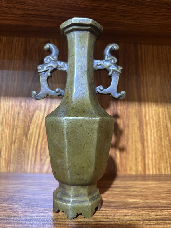 古玩轉(zhuǎn)賣(mài)清代雙龍耳八棱瓶拍賣(mài)，當(dāng)前價(jià)格1680元