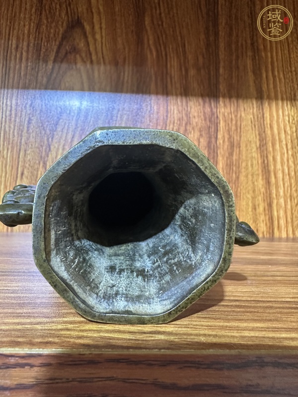 古玩銅器清代雙龍耳八棱瓶真品鑒賞圖