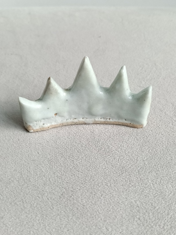 古玩轉(zhuǎn)賣白釉山子筆架拍賣，當(dāng)前價(jià)格255元
