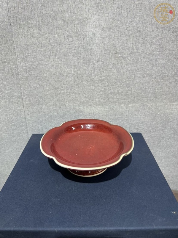 古玩陶瓷郎紅釉花口高足盤真品鑒賞圖