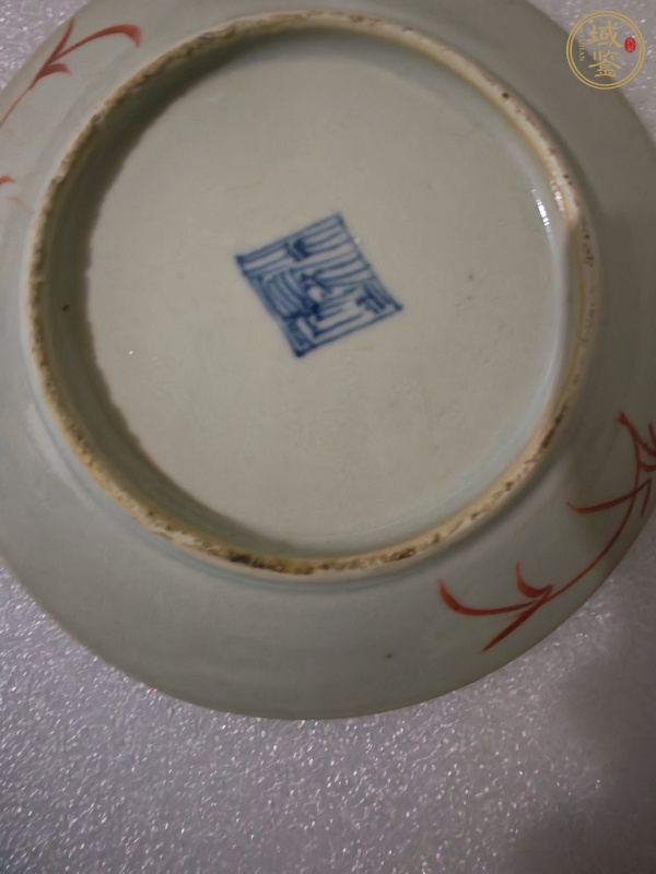 古玩陶瓷蘋果綠軋道粉彩花卉紋盤真品鑒賞圖