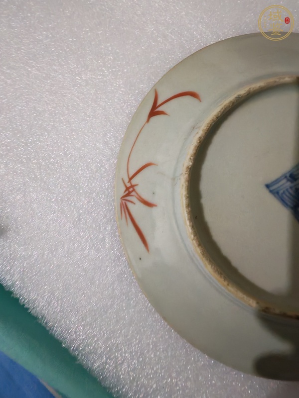 古玩陶瓷蘋果綠軋道粉彩花卉紋盤真品鑒賞圖