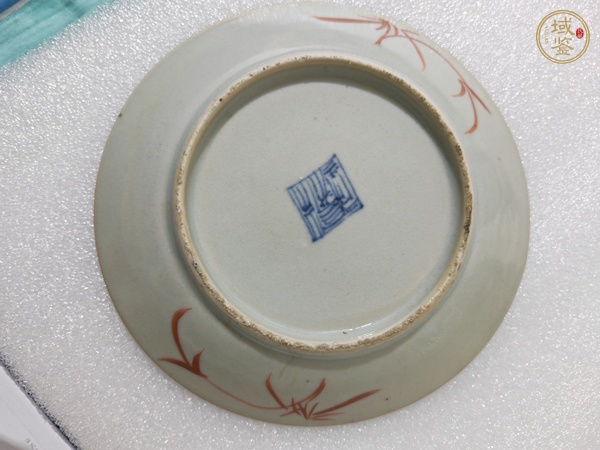 古玩陶瓷蘋果綠軋道粉彩花卉紋盤真品鑒賞圖