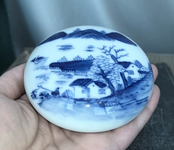 古玩轉(zhuǎn)賣清中期青花山水紋印盒拍賣，當(dāng)前價(jià)格888元