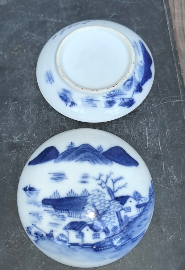 古玩陶瓷清中期青花山水紋印盒拍賣，當(dāng)前價(jià)格1680元