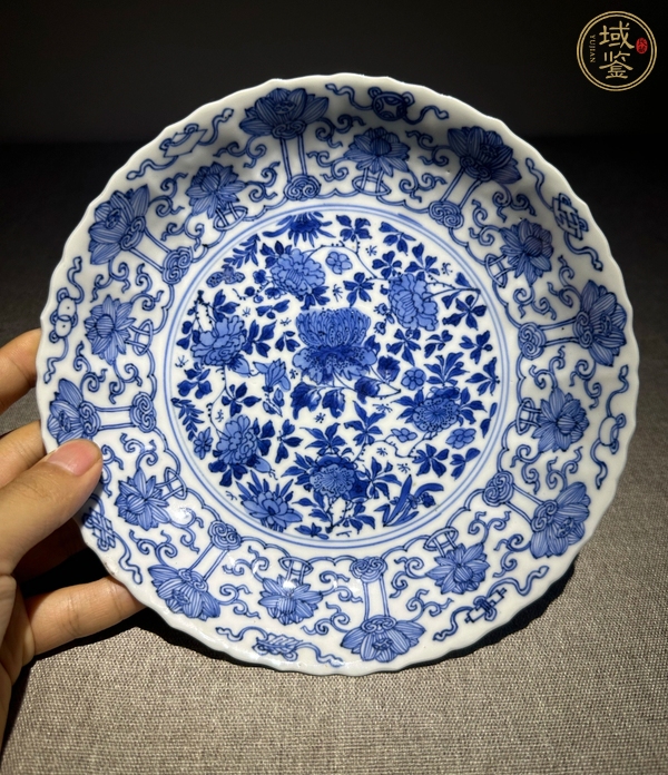古玩陶瓷花卉紋青花盤(pán)真品鑒賞圖
