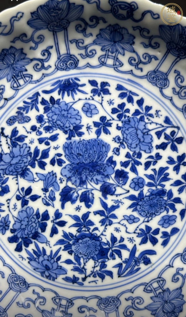 古玩陶瓷花卉紋青花盤(pán)真品鑒賞圖