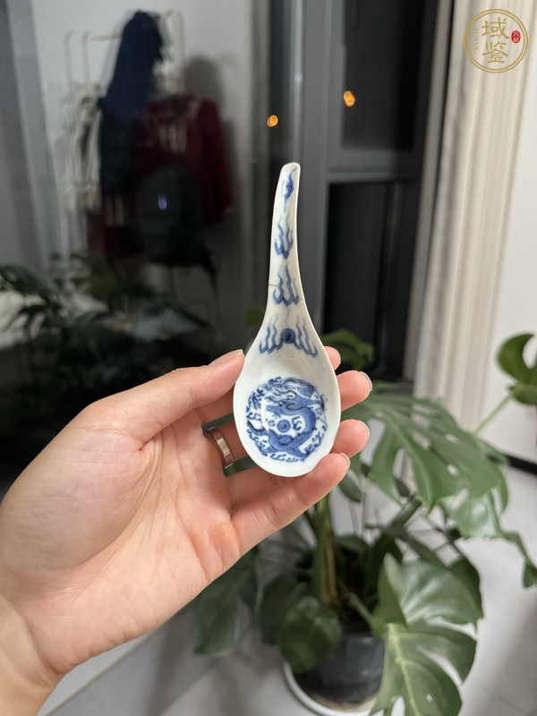 古玩陶瓷龍紋青花湯勺真品鑒賞圖